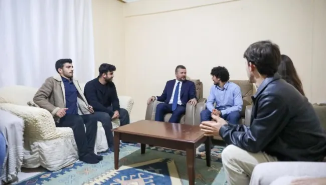 Başkan Görkem Duman öğrenci evine misafir oldu