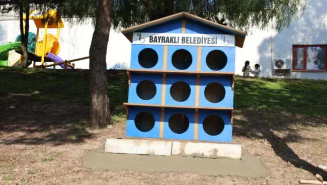 Bayraklı’da sokak kedilerine yeni yuva