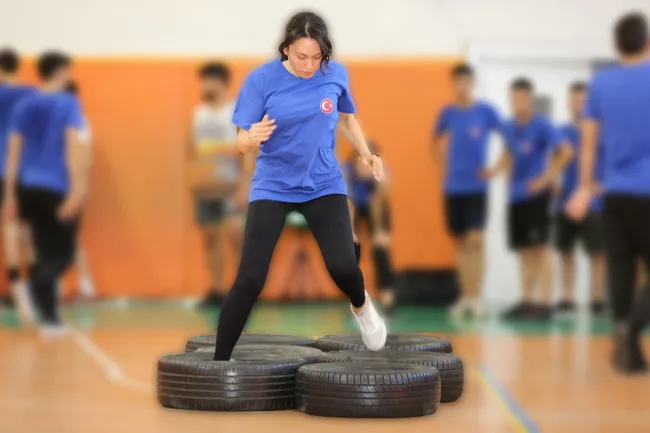 Menemen Belediyesi’nden gençlere örnek destek