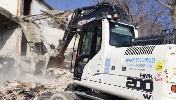 Konak’ın kent dokusu değişiyor: 9 ayda 92 metruk bina yıkıldı