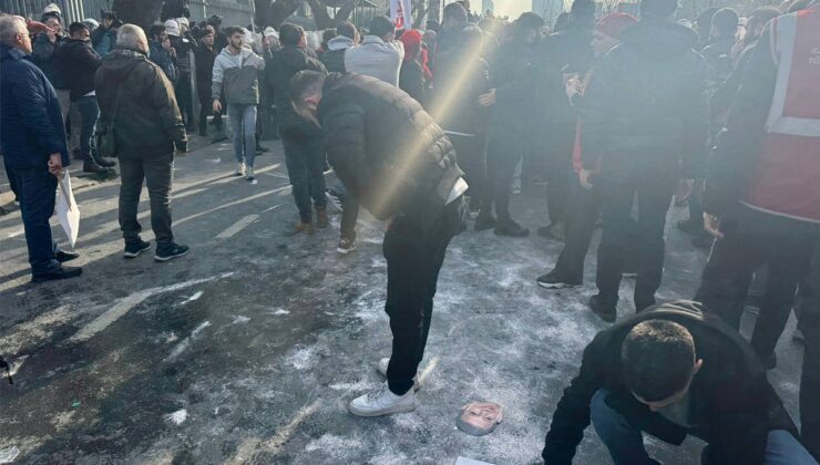 İmamoğlu’nun Konuşması Engellendi: Arbede Çıktı
