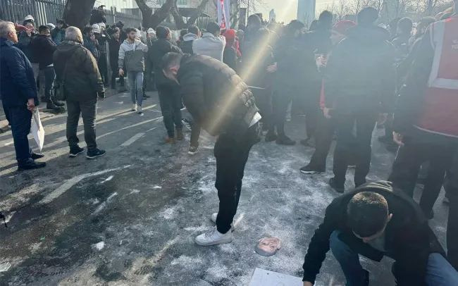 İmamoğlu’nun Konuşması Engellendi: Arbede Çıktı