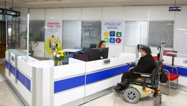 Karabağlar Belediyesi’nden “Engelsiz Masa” hizmeti
