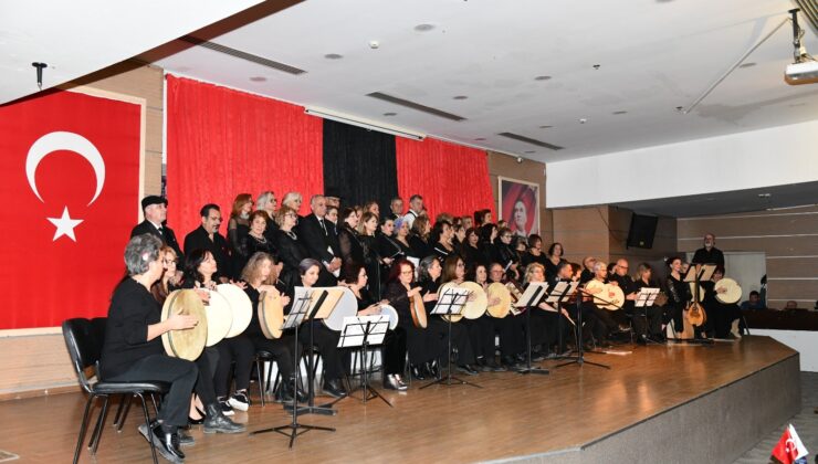 Çiğli Belediyesi, Ege müziğinin sevilen gruplarından İzmir Rebetiko Korosu’nun sahne aldığı konsere ev sahipliği yaptı.