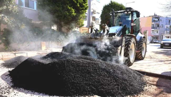 Bayraklı’da asfalt çalışmaları sürüyor 