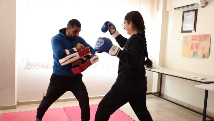 Bayraklılı kadınlar yakın savunma öğreniyor