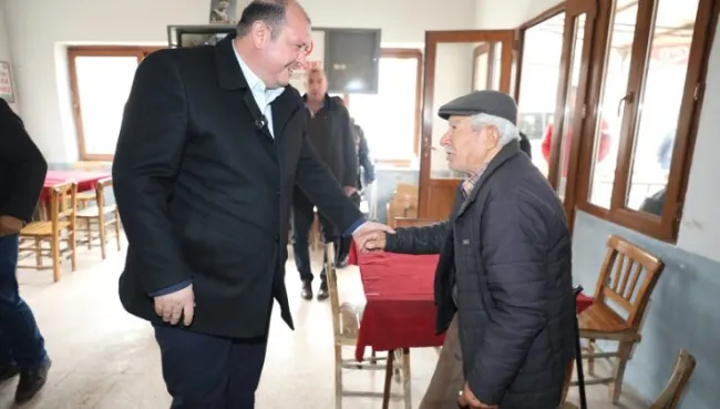 Menderes Belediye Başkanı İlkay Çiçek başlattığı mahalle ziyaretlerine devam diyor. 