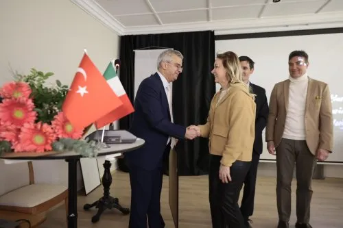 Sonsuz” Sergisi İtalya Konsolosu ile Açıldı!