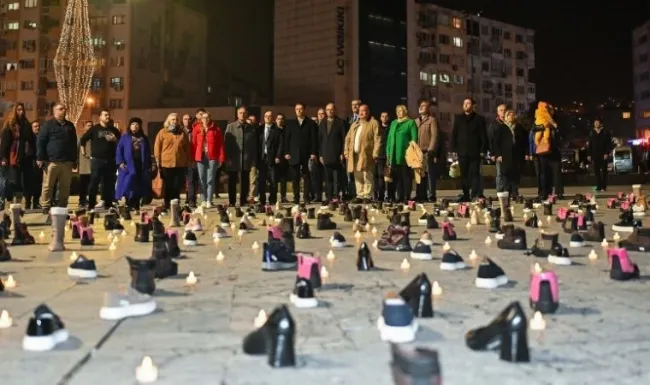 Cumhuriyet Meydanı’nda 613 çift ayakkabı ile sessiz çığlık