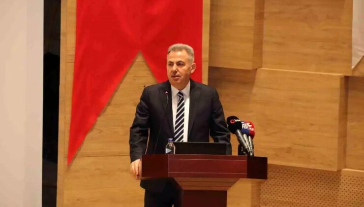 İzmir’de Deprem Şehitleri İçin Anma Töreni Düzenlendi