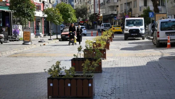 Bornova’da Trafik Düzeni İçin Geçici Refüj Çalışması