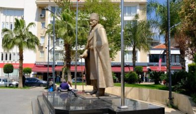 NARLIDERE BELEDİYESİ, ATATÜRK ANITI’NI BAKIMA ALDI