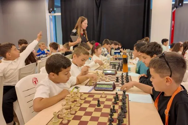 Bornova’da 23 Nisan coşkusu satrançla taçlandı