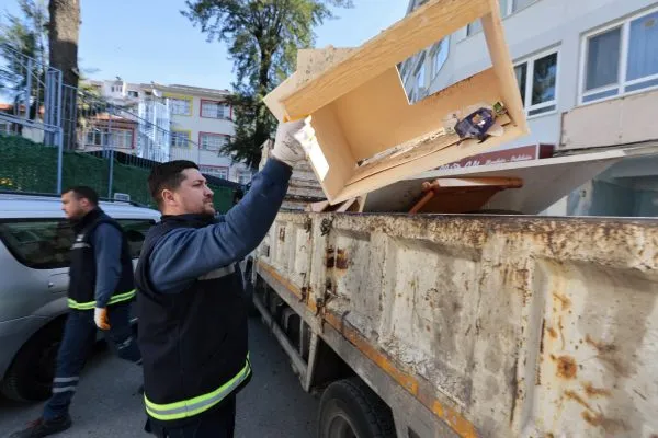 Konak’ta mobilya atıkları ücretsiz toplanıyor