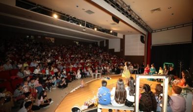 Menderes Belediyesi Çocuk Tiyatrosu Sahneye Çıktı