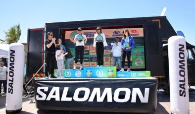 2 bin 606 sporcu Salomon Çeşme Maratonu’nda koştu