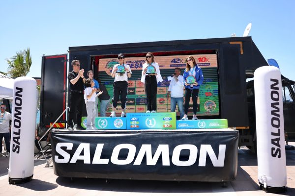 2 bin 606 sporcu Salomon Çeşme Maratonu’nda koştu