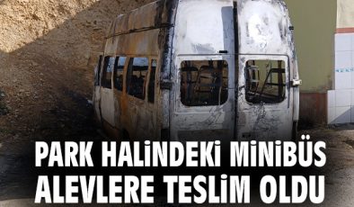 İnebolu’da Park Halindeki Minibüste Yangın Çıktı