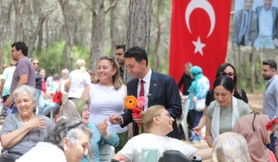 Bayraklı’da Anneler Günü KutlamasıBaşkan Önal, “ İyi ki varsınız”