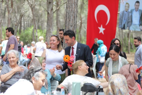 Bayraklı’da Anneler Günü KutlamasıBaşkan Önal, “ İyi ki varsınız”