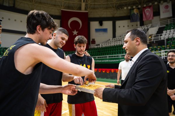 Başkan Eşki’den Göztepe’ye moral ziyareti