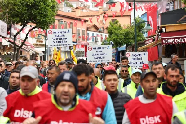 Başkan Denizli, “Özgür yarınlar için mücadele etmeye devam edeceğiz”