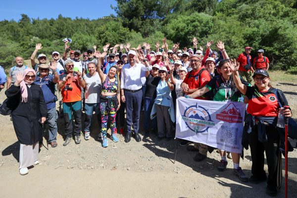  Buca’da Dünya İklim Günü’nde farkındalık yaratan doğa yürüyüşü