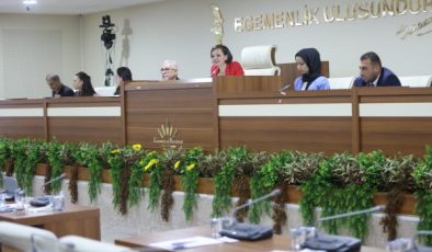 Başkan Helil Kınay: “Emekçilerimizin haklarını ezdirmemek için elimizi taşın altına değil, kayanın altına gövdemizi koymuş durumdayız”