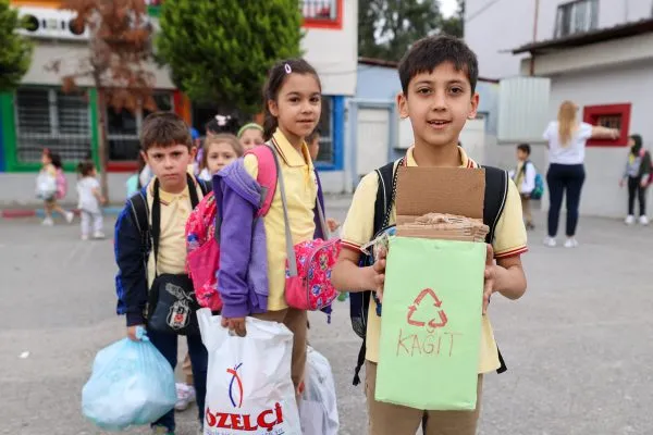 Buca’da çocuklar sıfır atık konusunda bilinçlendiriliyor