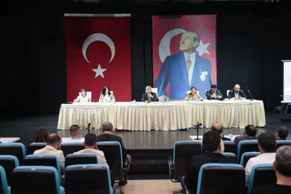 CHP Lideri Özel’e yapılan saldırı Konak Meclisi’nde kınandı