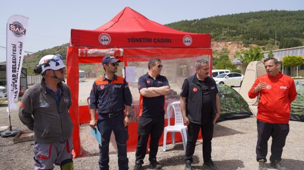 Seferihisar Belediyesi Arama Kurtarma Ekibi AFAD Akreditasyon Sınavı’nı geçti