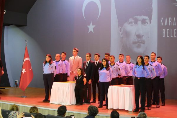 Karabağlar Belediyesi’nde aday memurlar yemin etti