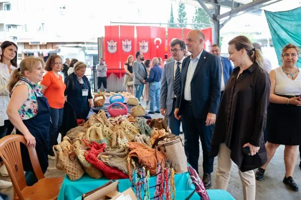 Konak’ta kadın emeği değer buluyor: El Emeği Pazarı açıldı