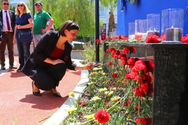 Üç Fidan’ın Adı Karabağlar’da Yaşayacak!
