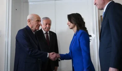 DEM Parti heyeti, MHP’yi ziyaret etti: Bahçeli kapıda karşıladı