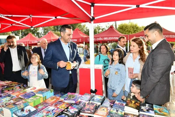 1. Çiğli Kitap Günleri Renkli Başlangıçla Kapılarını Açtı