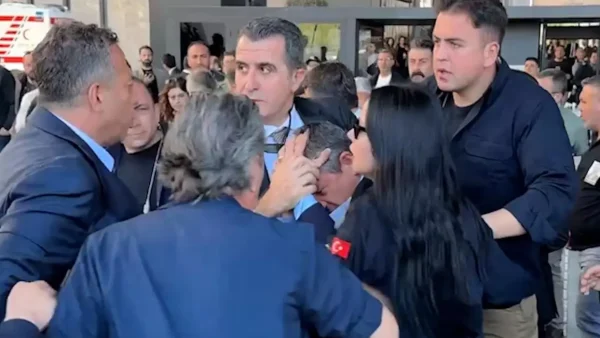 Özgür Özel’e Yumruklu Saldırı: Saldıgan Gözaltında!