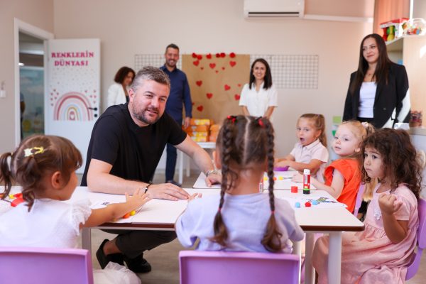 Buca’da anne babaların yüzlerini güldüren eğitim hizmeti
