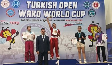 Bayraklılı sporcu dünya şampiyonu oldu