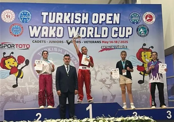Bayraklılı sporcu dünya şampiyonu oldu