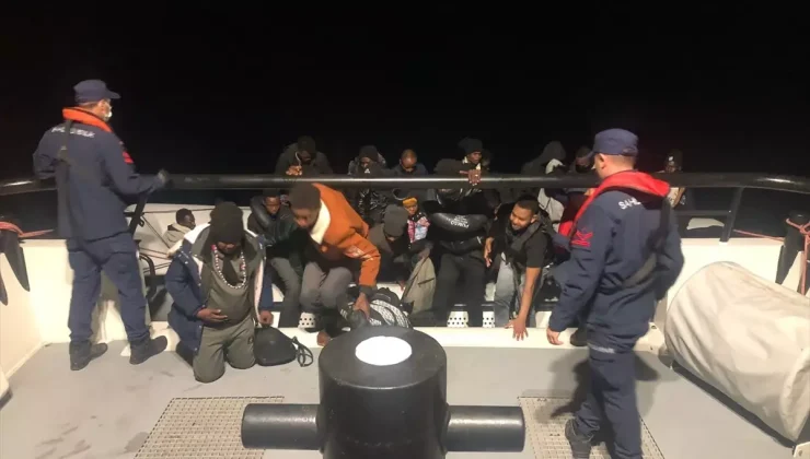 Dikili’de 28 Düzensiz Göçmen Kurtarıldı!