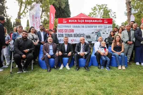 CHP’li Milletvekili Mahmut Tanal Buca’da üniversitelilerle buluştu