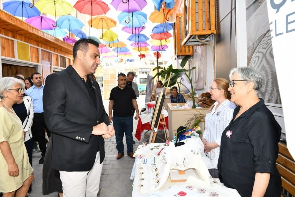 Çiğli’de kadınların el emeği ürünleri görücüye çıktı