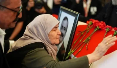 Sırrı Süreyya Önder’in Cenazesi Gözyaşlarıyla Uğurlandı