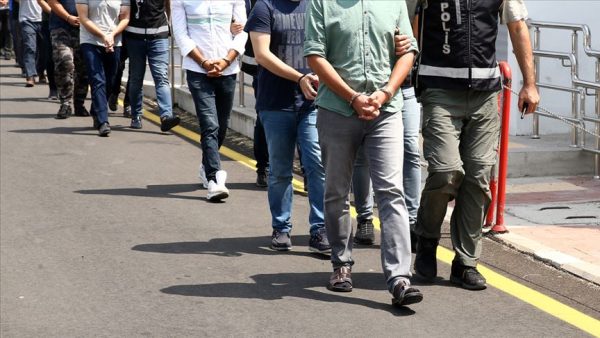 FETÖ’ye 21 şehirde büyük operasyon düzenlendi!