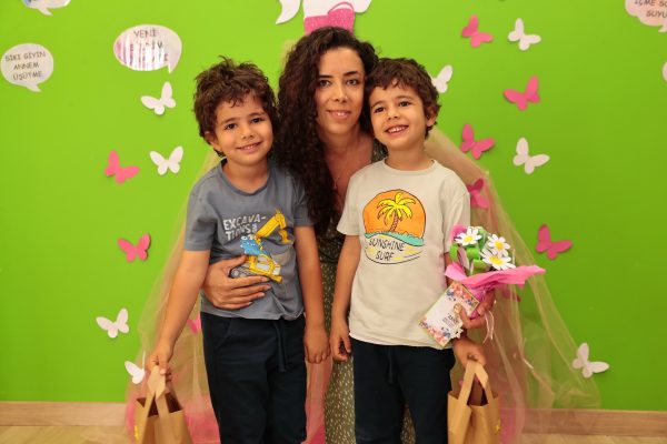 ‘Mutlu Çocuklar’dan annelere sürpriz