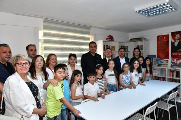 Çiğli’de Cumhuriyet Işığını Taşıyan Mahalle Kütüphanesi Açıldı