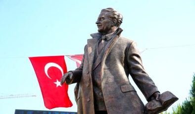 Dünya şairi Nazım Hikmet, Karşıyaka’da şiirleriyle anıldı