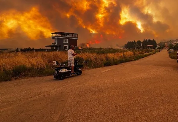 İzmir’de Yangınlara Hızla Müdahele: Kontrol Altında!