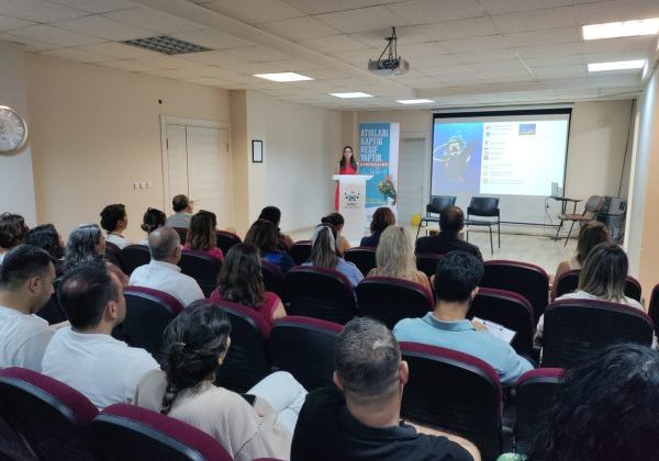 Midye kabuğundan umuda dalış: Çiğli’de “Atıkları Kaptık, Resif Yaptık” semineri gerçekleşti